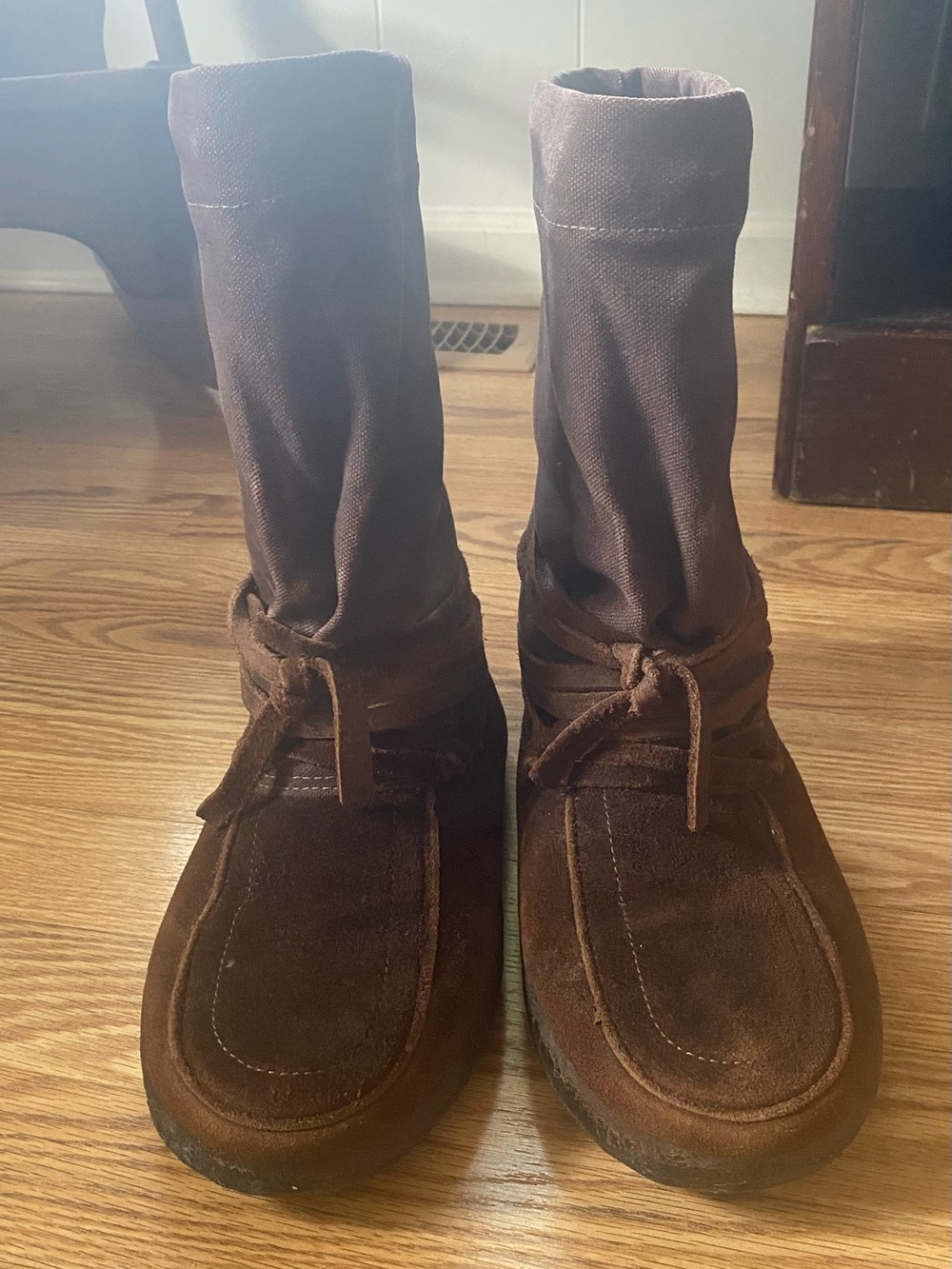 Steger Mukluks Canvas and Moosehide Womenโs 8
